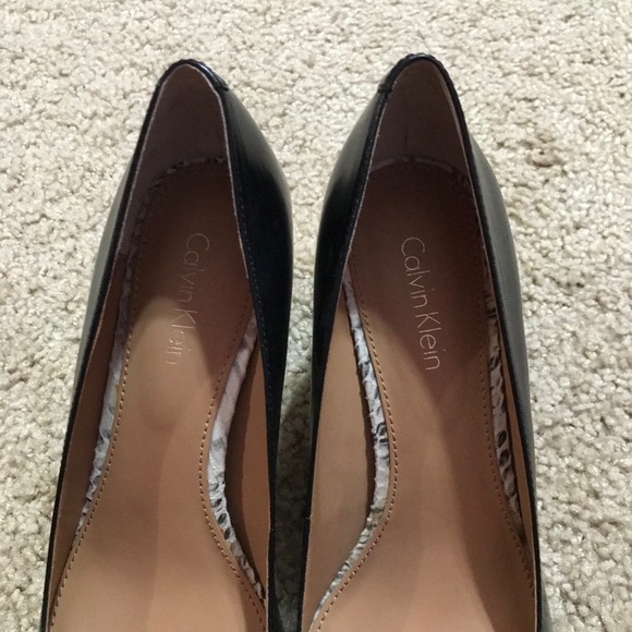 Calvin Klein Python Block Heel Shoe NWOT Sz 6 1/2 - Picture 5 of 6